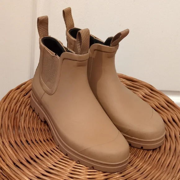 Everlane Waterproof Tan Lug Bootie Womens 7 - Picture 1 of 8